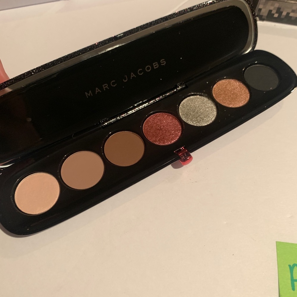 MJ eyeshadow palette (swatched)